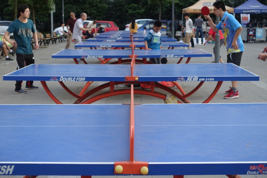 Tischtennis-Tische bei der Uni in Chengdu